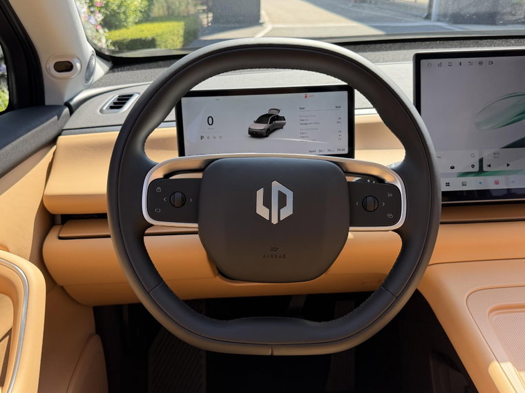 Vehicle Image 21