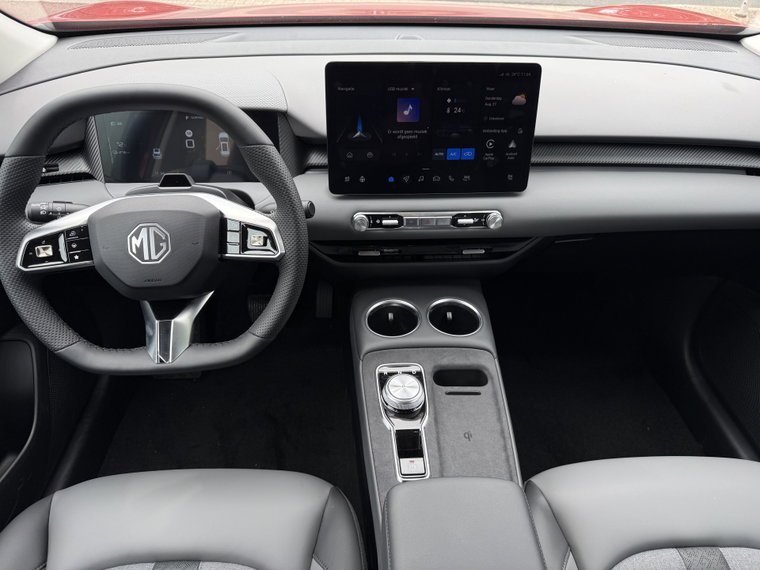 Vehicle Image 25