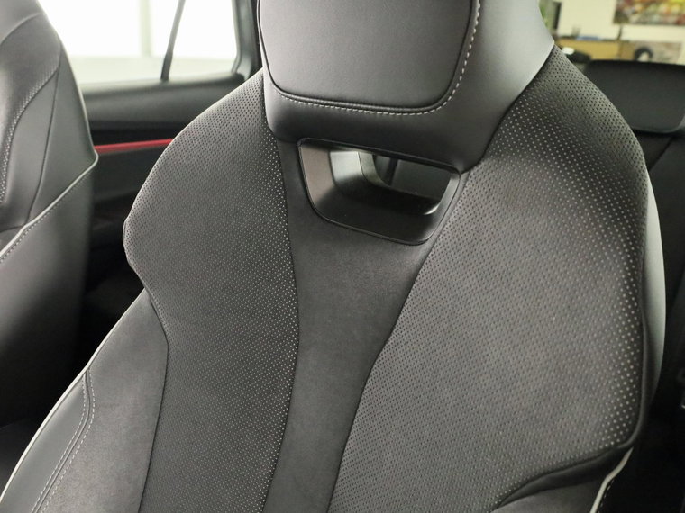 Vehicle Image 32