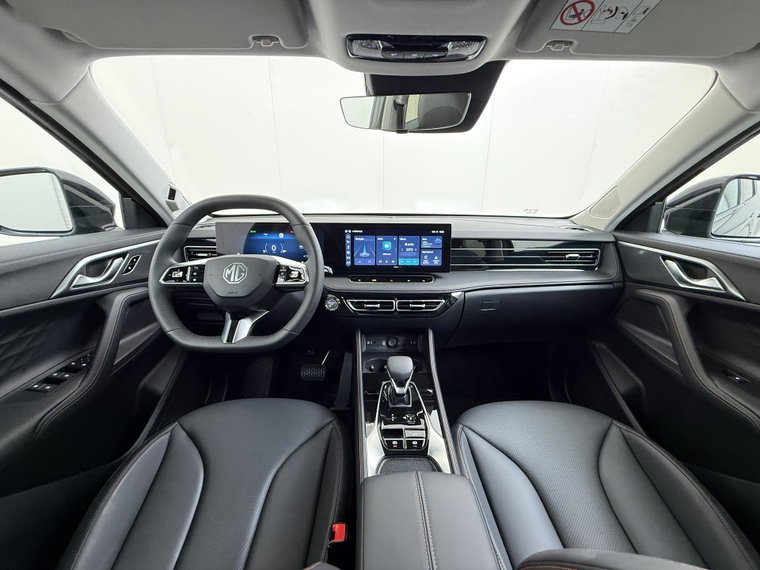 Vehicle Image 25