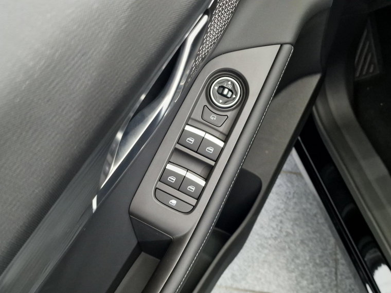 Vehicle Image 37