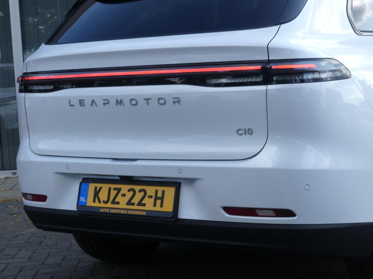 Vehicle Image 32