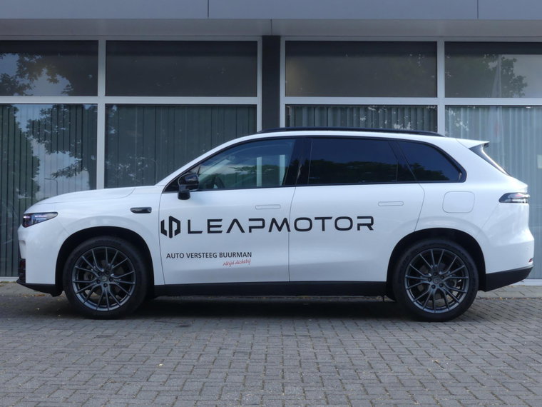Vehicle Image 10