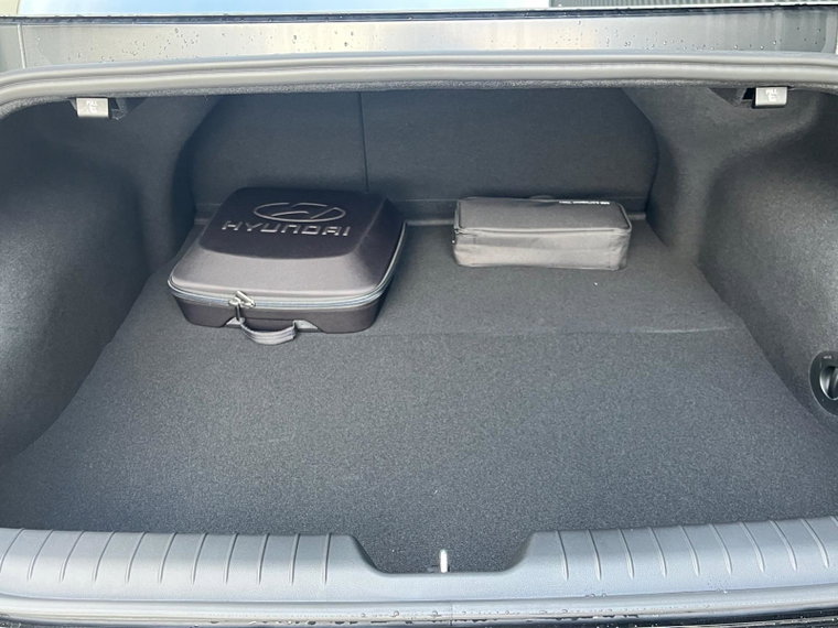 Vehicle Image 25