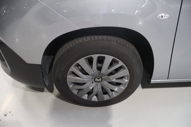 Vehicle Image 36