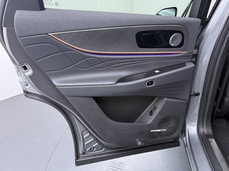 Vehicle Image 35