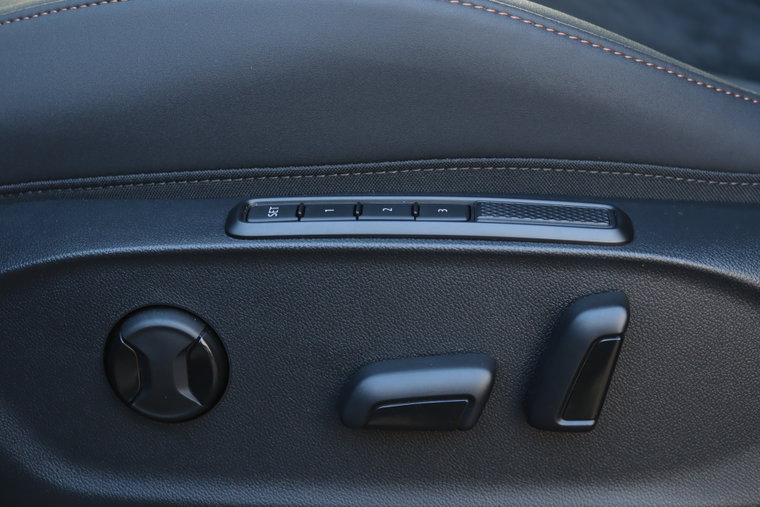 Vehicle Image 22