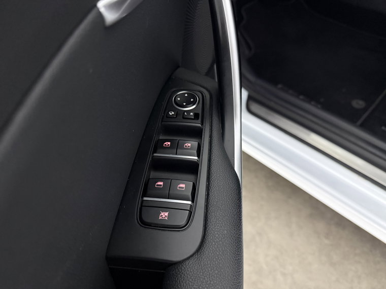 Vehicle Image 28