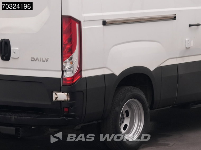 Vehicle Image 27