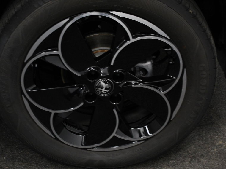 Vehicle Image 24