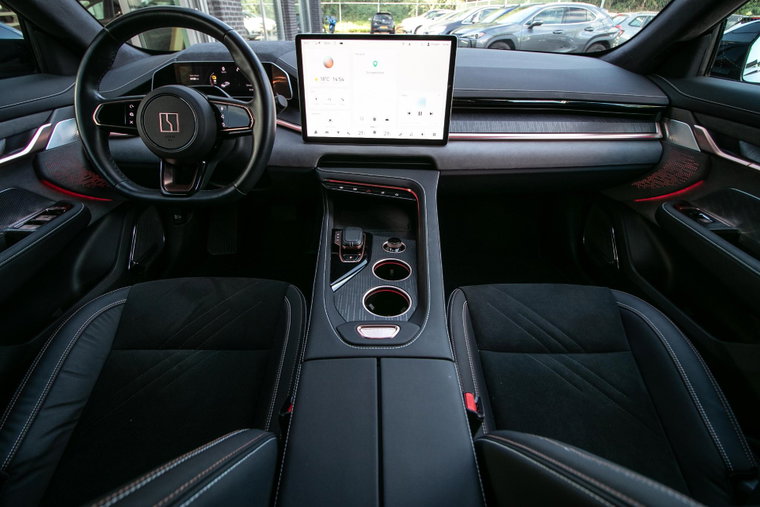 Vehicle Image 16