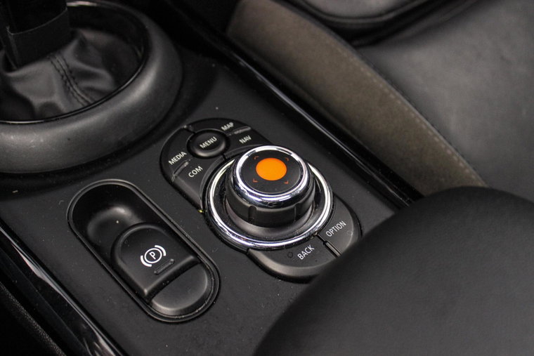 Vehicle Image 32