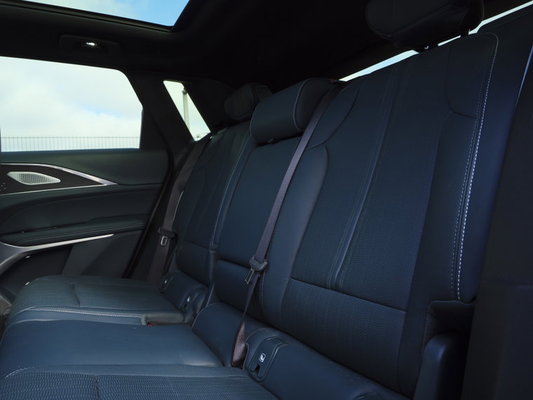 Vehicle Image 38