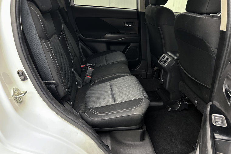 Vehicle Image 25