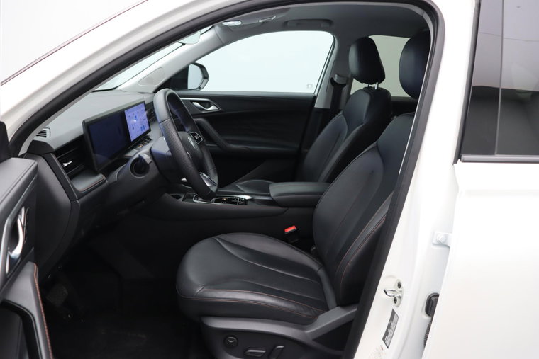 Vehicle Image 16