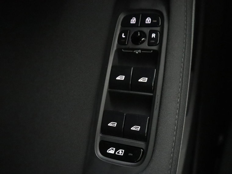 Vehicle Image 42