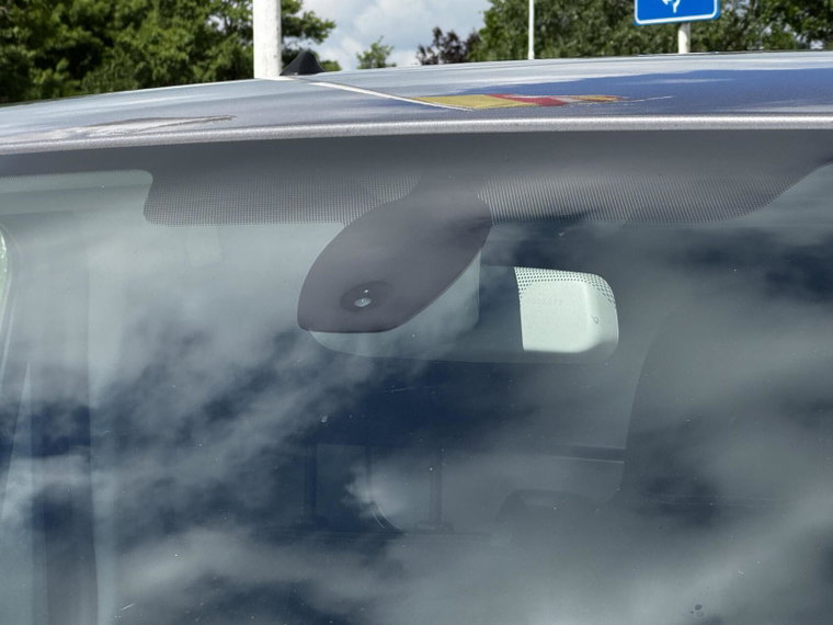 Vehicle Image 25