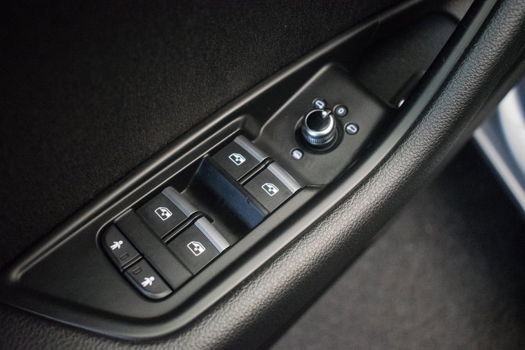 Vehicle Image 25