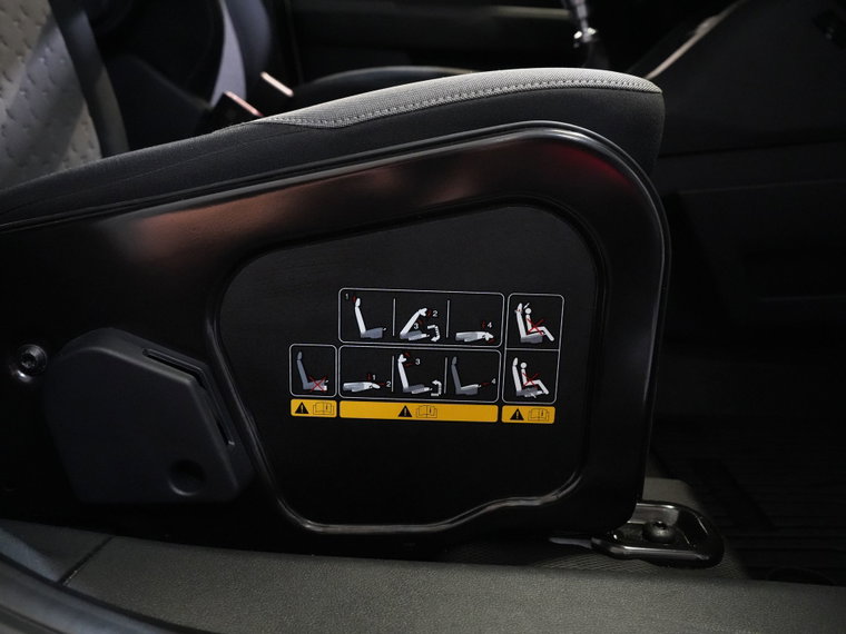 Vehicle Image 25