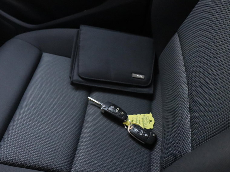 Vehicle Image 21