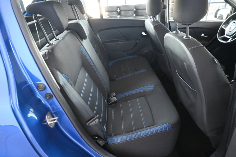 Vehicle Image 16