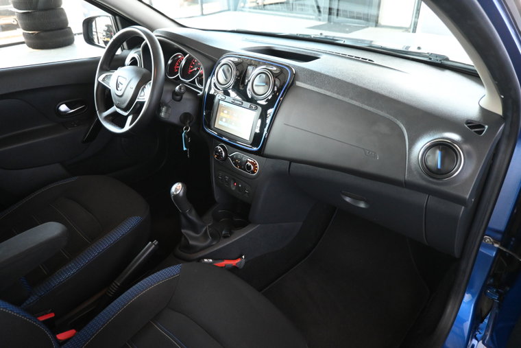 Vehicle Image 17