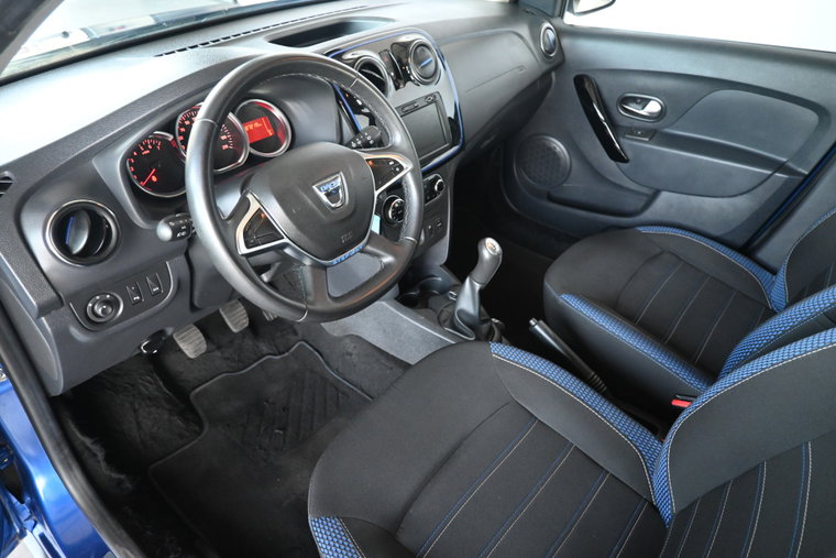 Vehicle Image 19