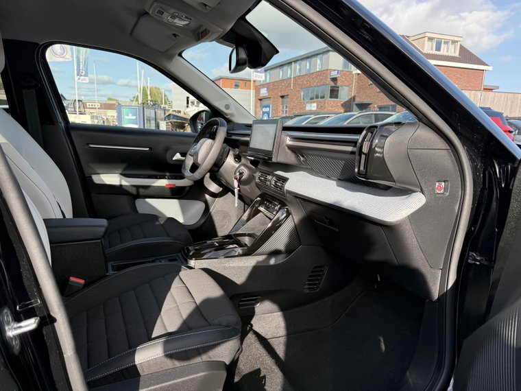 Vehicle Image 28