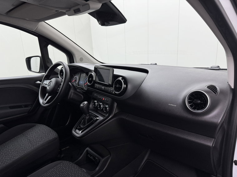Vehicle Image 28