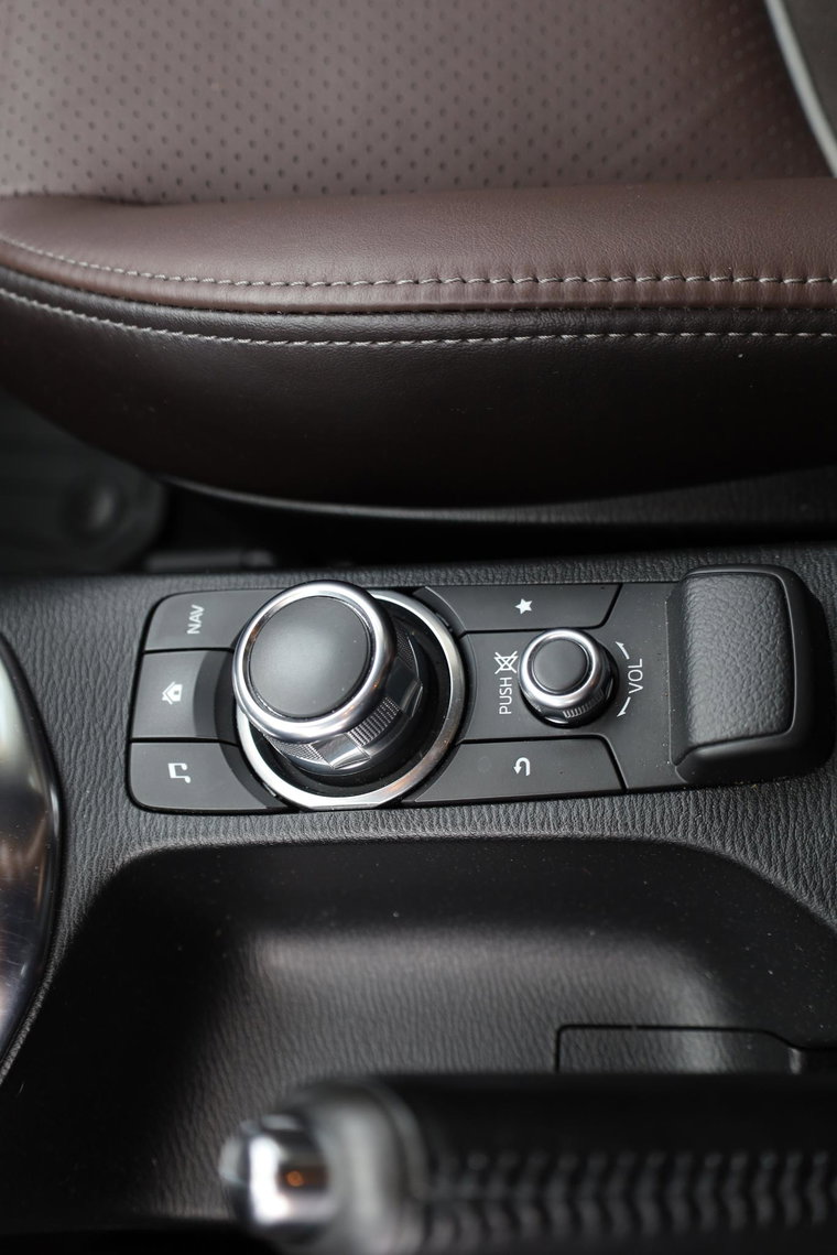 Vehicle Image 25