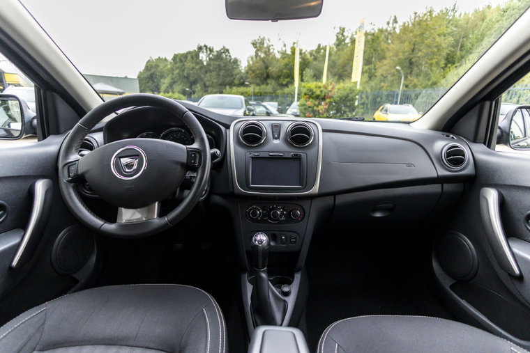 Vehicle Image 17