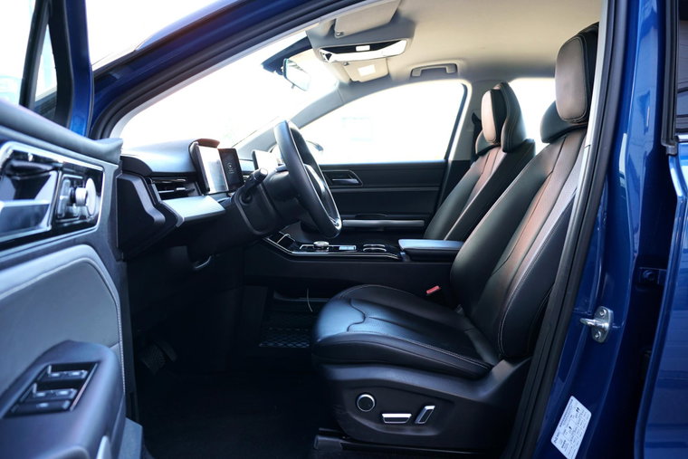 Vehicle Image 15