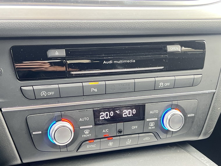 Vehicle Image 25