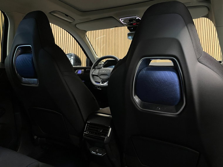 Vehicle Image 38