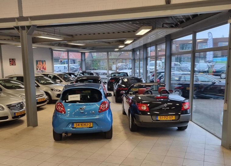 Vehicle Image 25