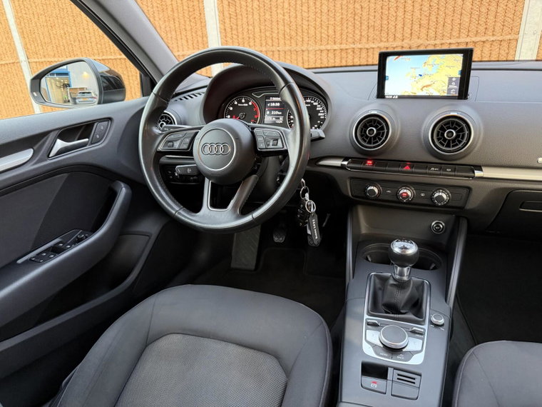 Vehicle Image 26