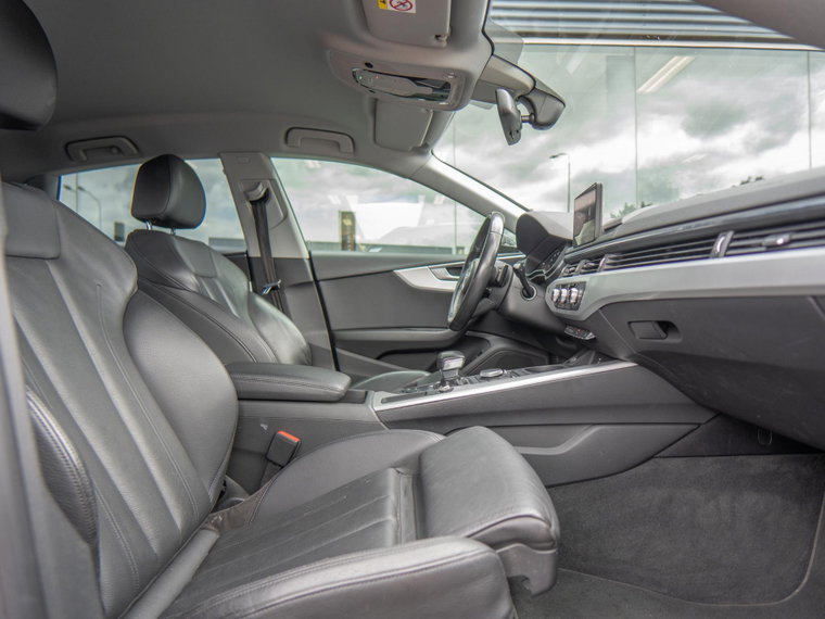 Vehicle Image 35