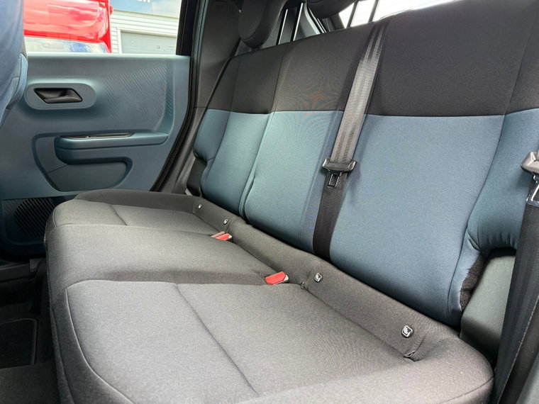 Vehicle Image 33