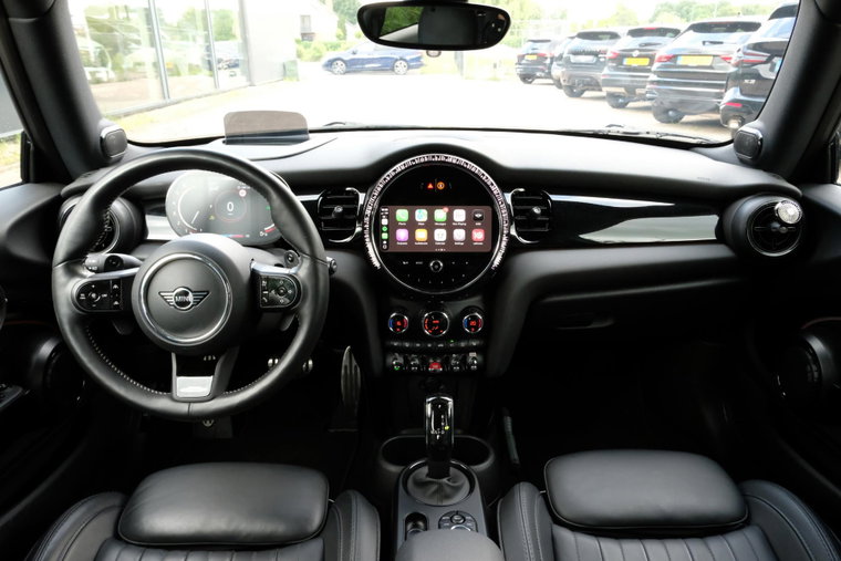 Vehicle Image 25