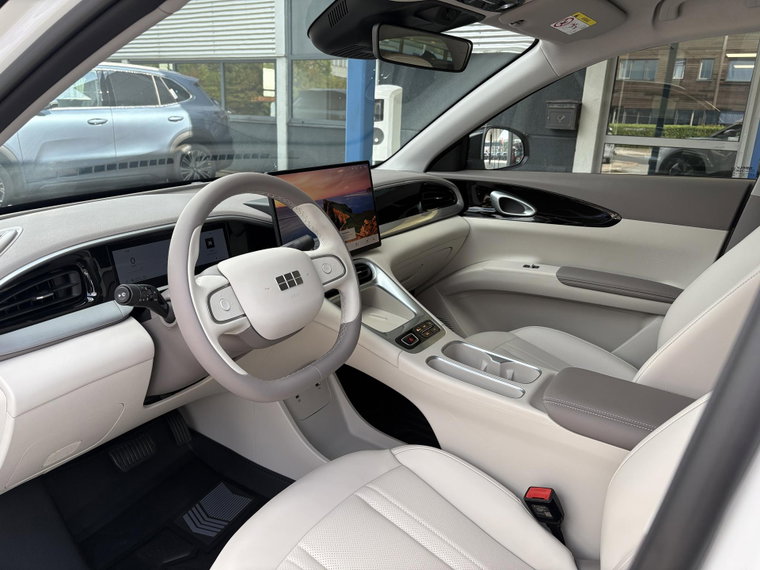 Vehicle Image 18
