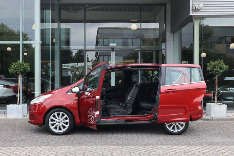 Vehicle Image 9