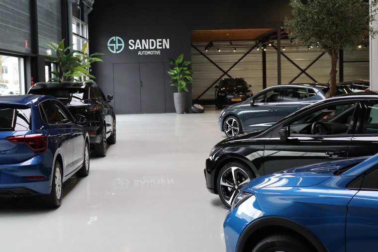 Vehicle Image 6