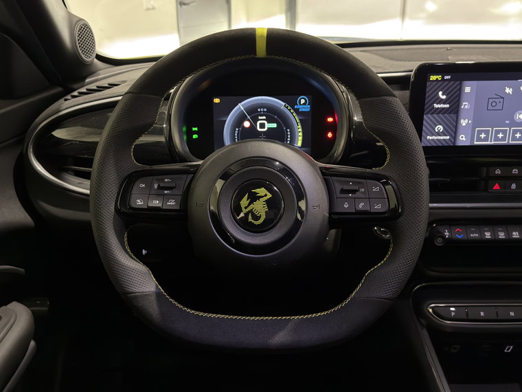 Vehicle Image 25