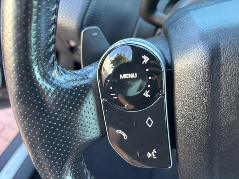 Vehicle Image 38