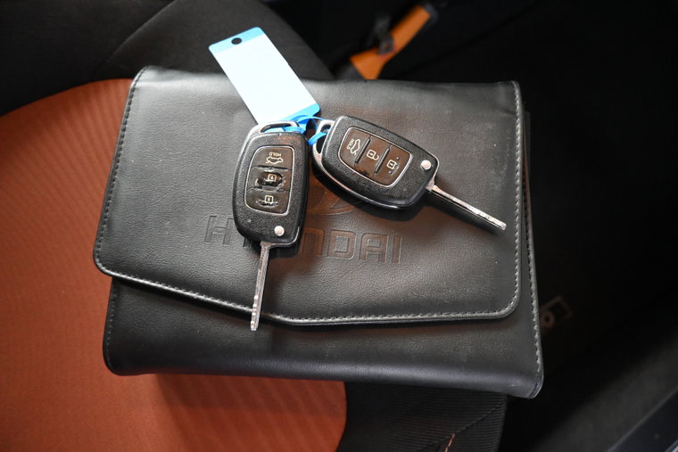 Vehicle Image 25