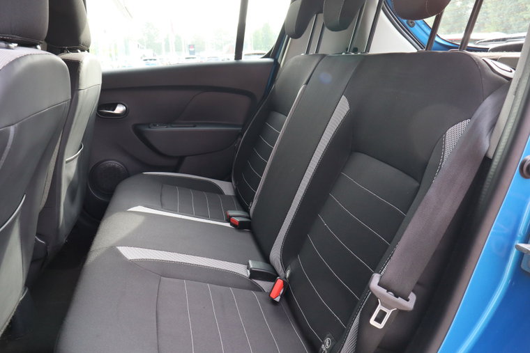 Vehicle Image 16
