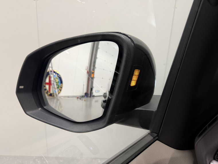 Vehicle Image 33