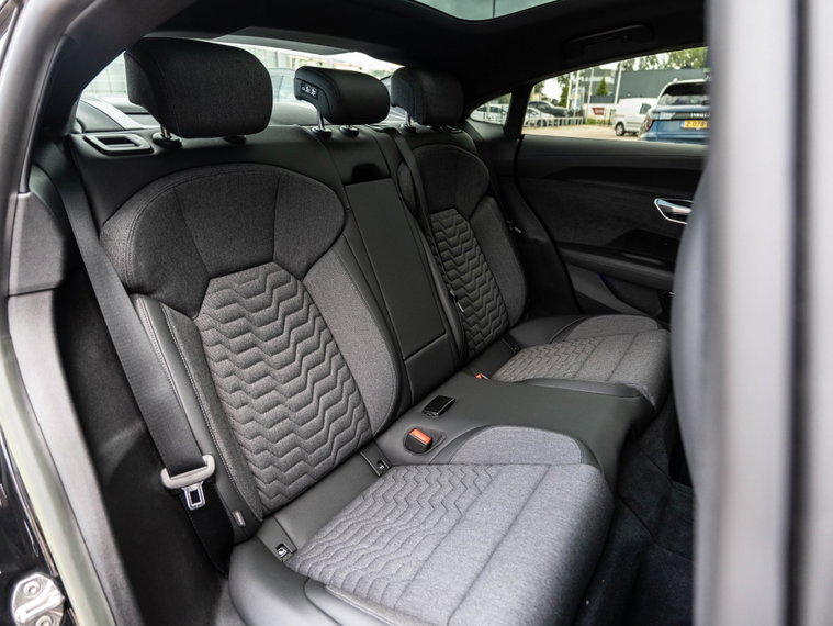 Vehicle Image 40