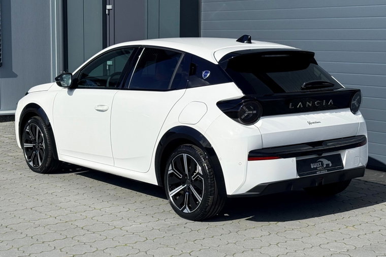Vehicle Image 42