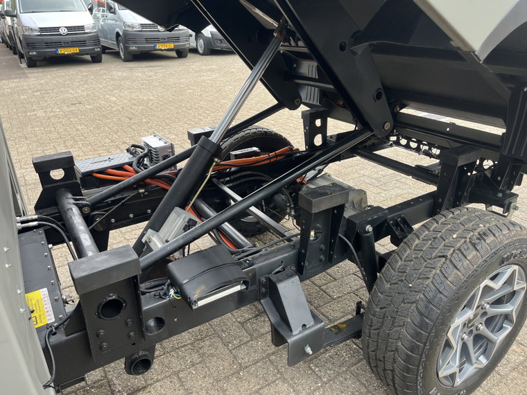 Vehicle Image 32